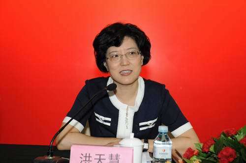 全国妇联副主席、书记处书记洪天慧在开班仪式上致辞