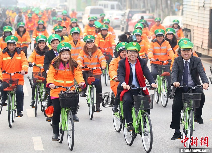 陈光标南京免费发自行车 郎朗助阵