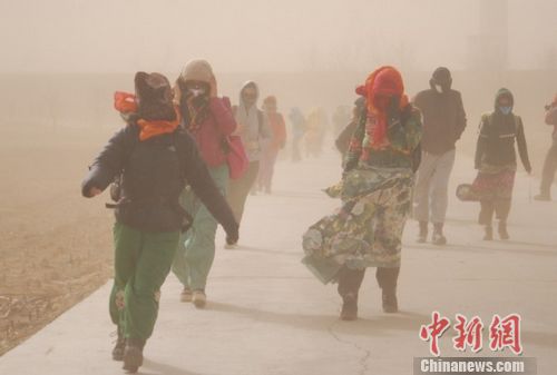 中新网3月12日电 3月9日，国际市民体育联盟中国总部(CVA)/中国徒步网奉献了一份别样的三八国际妇女节贺礼“暴走吧，女人”大型特色徒步活动。
