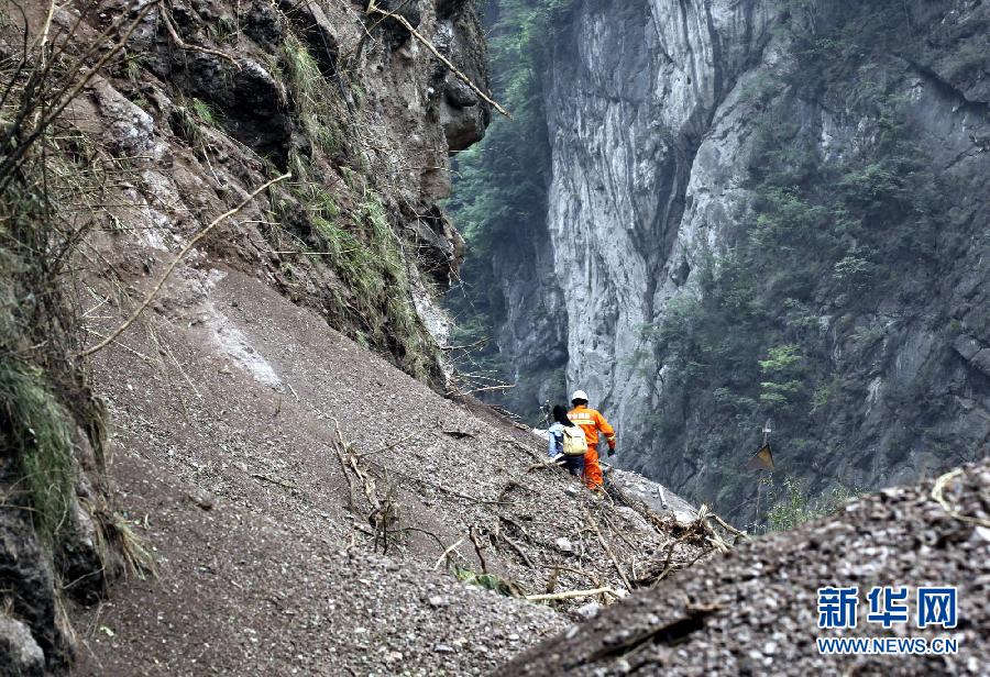 #（芦山地震）（14）与生命赛跑的“黄金72小时”