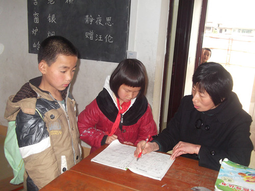 庄巧真(南靖奎洋上洋小学高级教师,福建省三八红旗手)