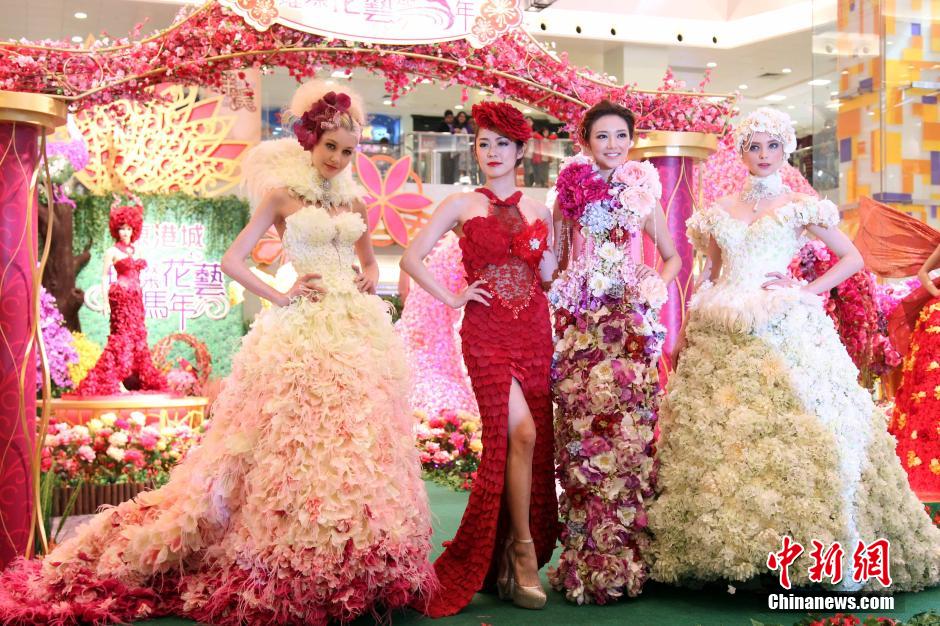 香港打造新春御花园 名模演绎花艺时装