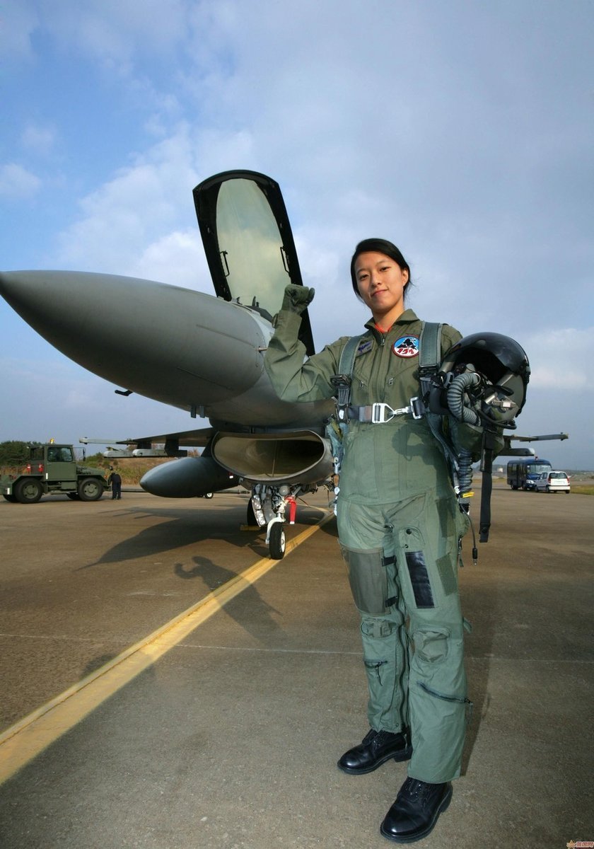 美国空军f-22战斗机女飞行员