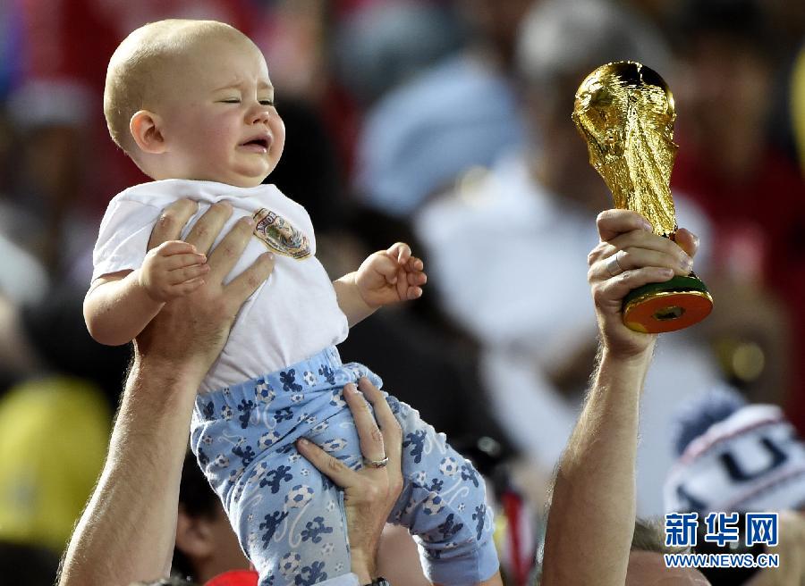 （世界杯·多棱镜）（1）足球——“爸爸 我不是大力神杯”