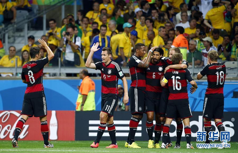 （世界杯·进球时刻）（3）足球——克洛泽为德国队攻入第二球