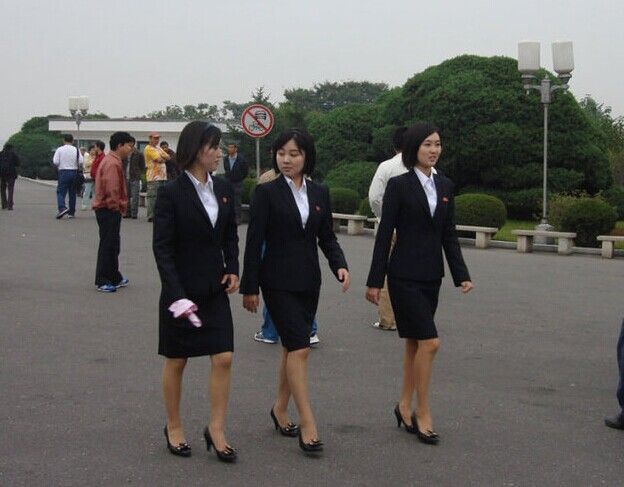 不整容 朝鲜平壤街头天然“鹅蛋脸”少女