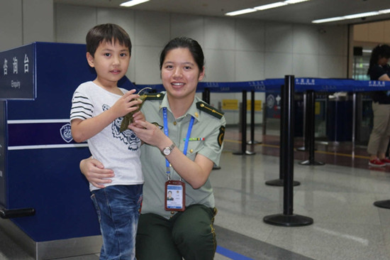 乡音翻译官—记福州机场边检站"国门警花"林佩玲