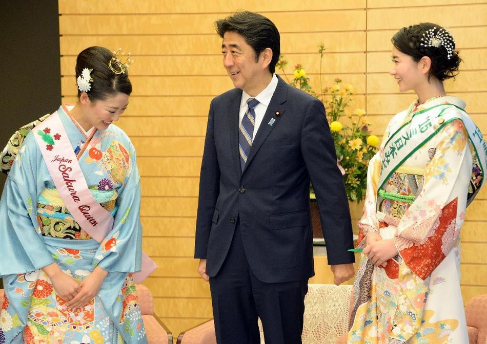 安倍接见日本樱花女王,绿色女神