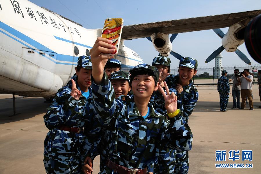 #（社会）（2）中国民航大学女飞行学员入学