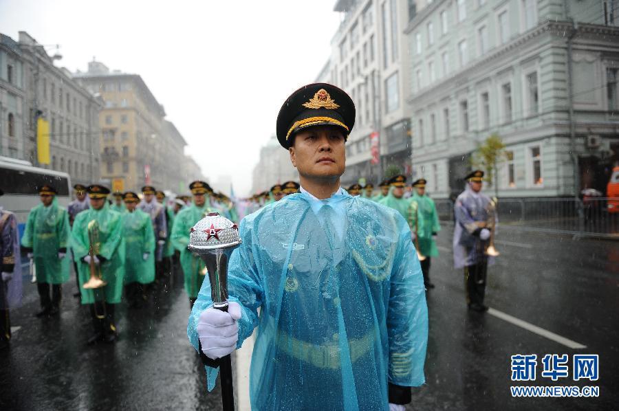 （国际）（2）中国人民解放军军乐团与女子仪仗队亮相莫斯科