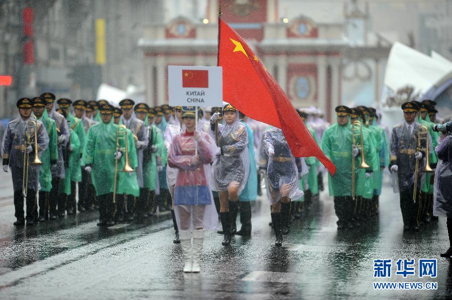 （XHDW）（1）中国人民解放军军乐团与女子仪仗队亮相莫斯科