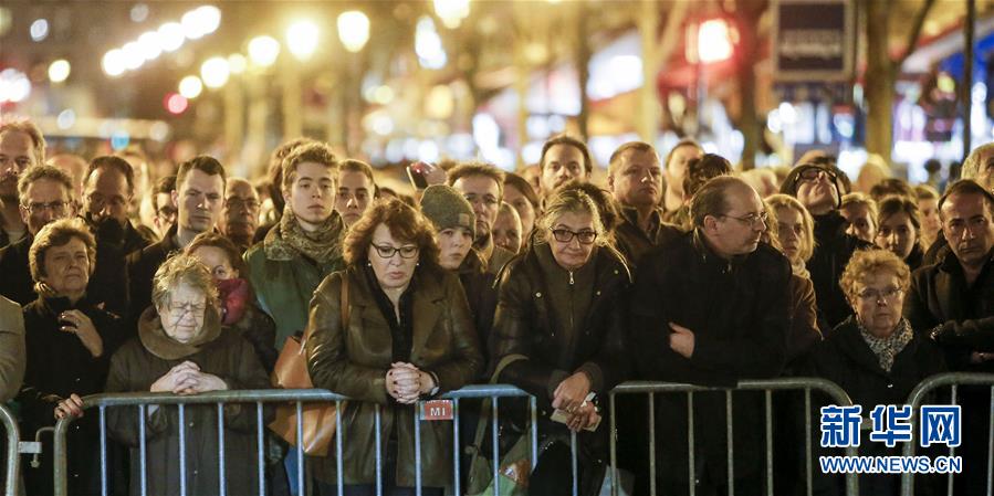（国际）（1）巴黎圣母院举行恐袭遇难者追思弥撒