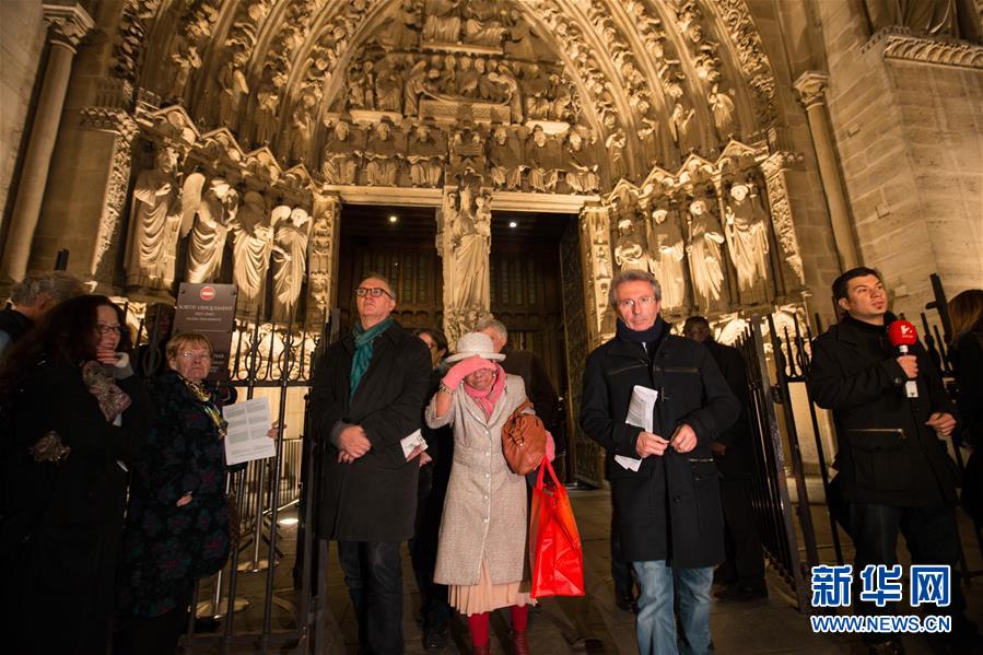 （国际）（6）巴黎圣母院举行恐袭遇难者追思弥撒