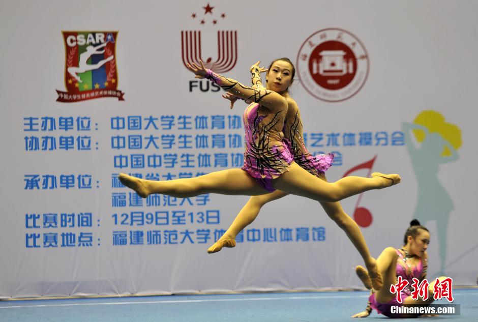 中国大学生啦啦操冠军赛昨举办　美女上阵拼身姿