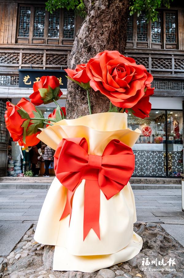 福州三坊七巷树木穿“花衣”